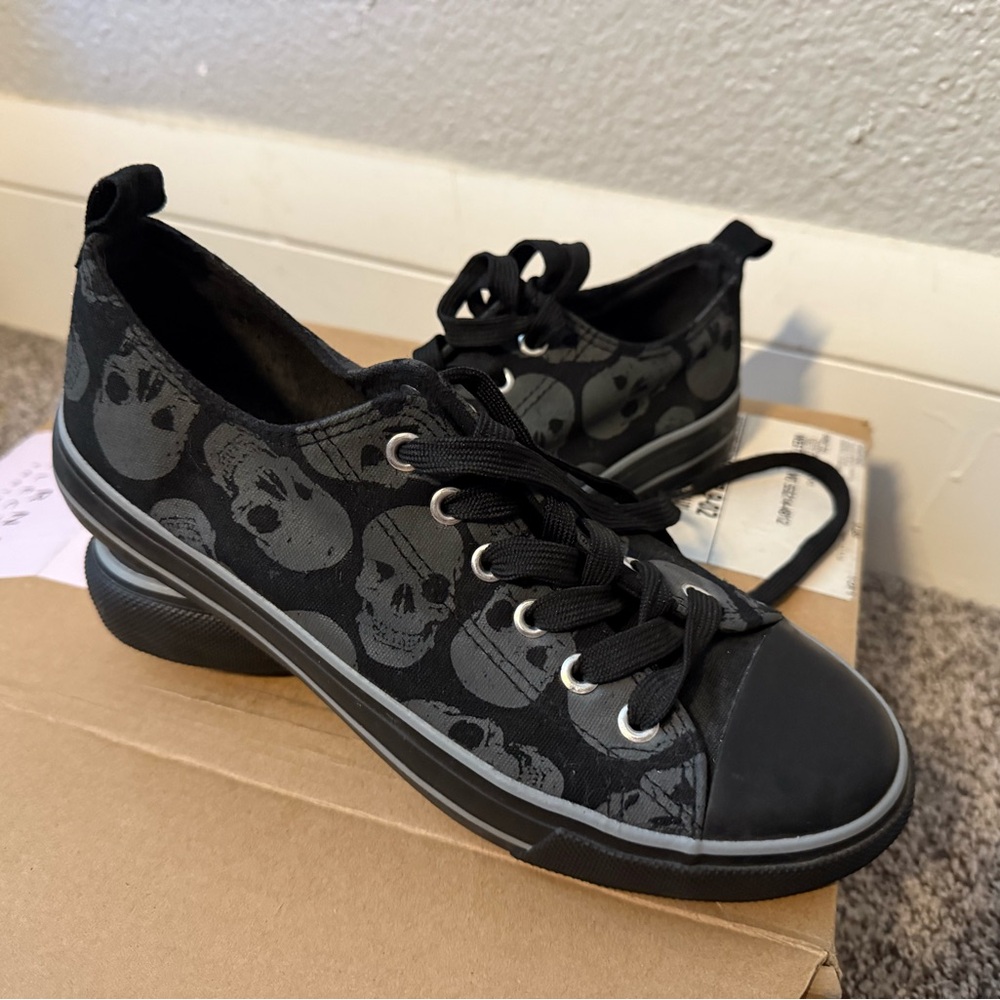 Hot Topic Black Skull Pattern Converse Style Sneakers